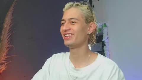 Snapshot of mattias_dantee chatting on October 8, 2025, 4:32 am mattias online show from October 8, 2025, 4:32 am