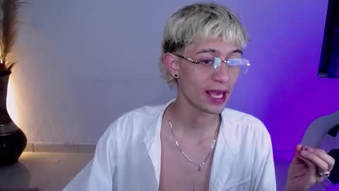 Snapshot of mattias_dantee chatting on November 28, 2025, 11:40 pm mattias online show from November 28, 2025, 11:40 pm