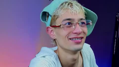 mattias     online show from December 23, 2025, 4:43 am