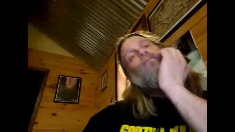 Snapshot of mattman82666 chatting on January 4, 2025, 4:01 am mattman82666 online show from January 4, 2025, 4:01 am