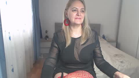 Snapshot of maturediana chatting on February 27, 2025, 7:01 am maturediana online show from February 27, 2025, 7:01 am