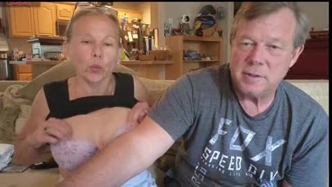 Snapshot of matureluvin chatting on September 10, 2025, 12:10 am JustUs online show from September 10, 2025, 12:10 am