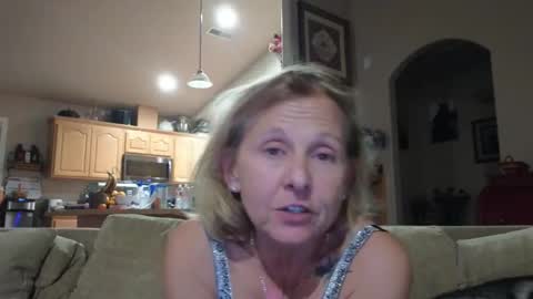 Snapshot of matureluvin chatting on December 5, 2025, 5:27 am JustUs online show from December 5, 2025, 5:27 am