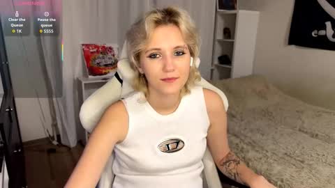 Snapshot of maudhendry chatting on September 11, 2025, 5:46 pm Mia online show from September 11, 2025, 5:46 pm