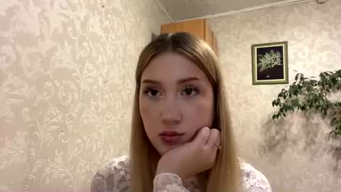 Mia online show from July 28, 2026, 4:39 pm
