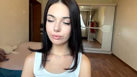 Lina online show from July 29, 2026, 4:54 am