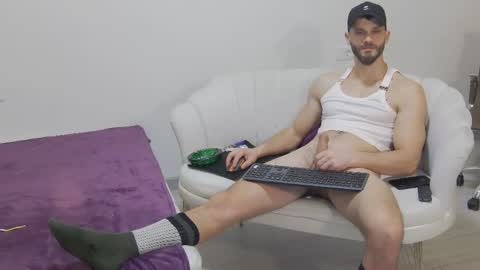 mauro_real_man online show from February 9, 2026, 6:23 pm