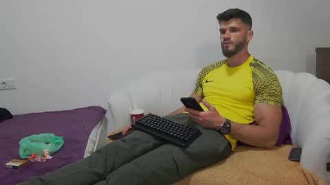 Snapshot of mauro_real_man chatting on May 19, 2026, 7:20 pm mauro_real_man online show from May 19, 2026, 7:20 pm