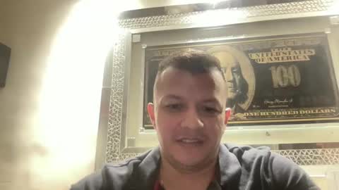 Snapshot of maurodcali chatting on February 16, 2025, 2:21 pm maurodcali online show from February 16, 2025, 2:21 pm