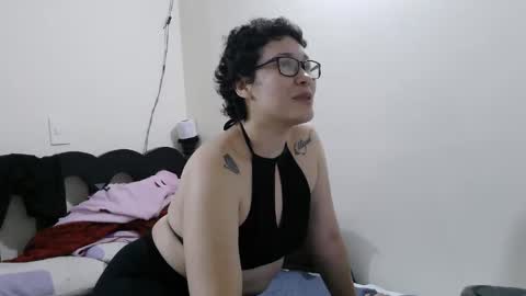 Snapshot of mauroluxandra chatting on May 4, 2026, 3:30 pm mauroluxandra online show from May 4, 2026, 3:30 pm