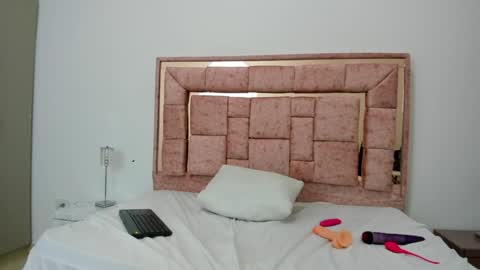 mavie_ivanova online show from December 2, 2024, 11:18 pm