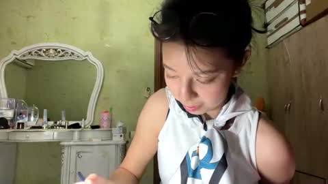 Snapshot of mavisscarpelli chatting on July 27, 2026, 7:43 pm Violet online show from July 27, 2026, 7:43 pm