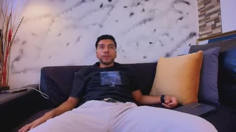 Max Hornye online show from April 17, 2026, 7:06 pm