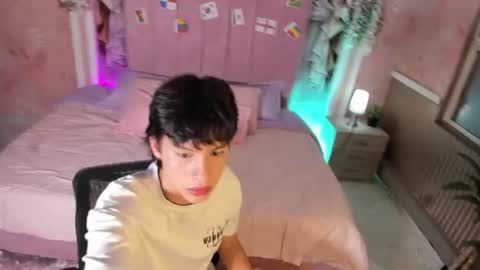 Snapshot of max_hunter1 chatting on July 19, 2026, 3:21 am Max online show from July 19, 2026, 3:21 am