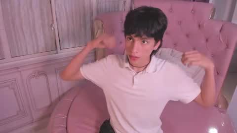 Snapshot of max_hunter1 chatting on July 23, 2026, 5:38 am Max online show from July 23, 2026, 5:38 am