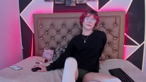 Snapshot of max_lover1 chatting on December 19, 2024, 3:08 pm Max lover1 online show from December 19, 2024, 3:08 pm