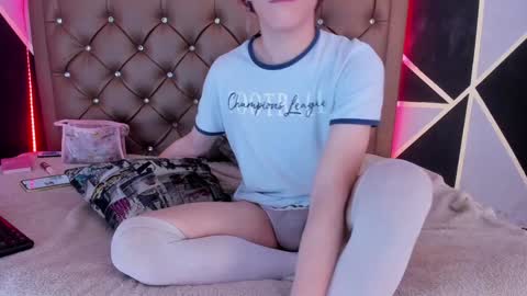 Snapshot of max_lover1 chatting on December 20, 2024, 5:51 pm Max lover1 online show from December 20, 2024, 5:51 pm