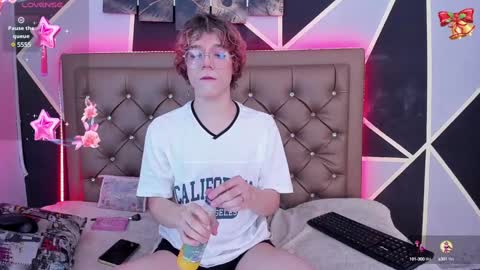 Snapshot of max_lover1 chatting on January 7, 2025, 3:23 pm Max lover1 online show from January 7, 2025, 3:23 pm