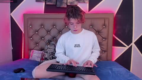 Snapshot of max_lover1 chatting on January 8, 2025, 3:39 pm Max lover1 online show from January 8, 2025, 3:39 pm