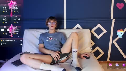 Snapshot of max_lover1 chatting on February 5, 2025, 4:03 pm Max lover1 online show from February 5, 2025, 4:03 pm