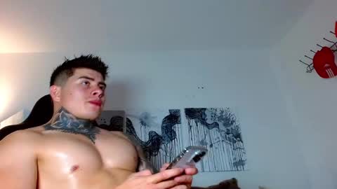 Snapshot of max_mayer chatting on January 1, 2025, 12:00 am Maximo Mayer online show from January 1, 2025, 12:00 am