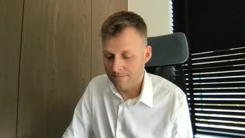 Max take off clothes online show from March 12, 2026, 12:55 pm