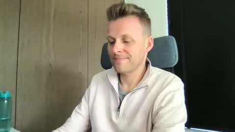 Max take off clothes online show from March 23, 2026, 1:15 pm