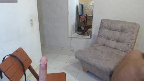Snapshot of maxi_dick33 chatting on June 4, 2026, 5:52 pm maxi dick online show from June 4, 2026, 5:52 pm