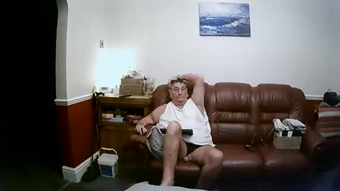 MAX online show from February 9, 2025, 3:43 am