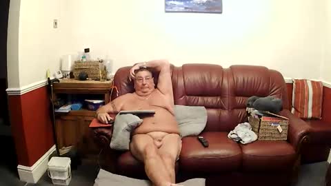 MAX online show from June 9, 2026, 10:43 pm