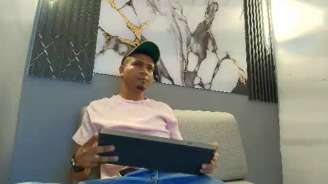 Snapshot of maxi_jones2 chatting on June 19, 2026, 2:21 pm MAXI online show from June 19, 2026, 2:21 pm