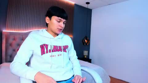 Snapshot of maxii18_ chatting on October 13, 2025, 1:00 pm -- -- online show from October 13, 2025, 1:00 pm