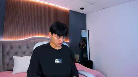 Snapshot of maxii18_ chatting on October 21, 2025, 11:55 am -- -- online show from October 21, 2025, 11:55 am