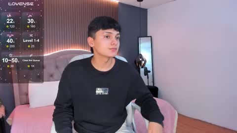 Snapshot of maxii18_ chatting on November 8, 2025, 7:23 pm -- -- online show from November 8, 2025, 7:23 pm