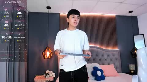 Snapshot of maxii18_ chatting on November 14, 2025, 7:23 pm -- -- online show from November 14, 2025, 7:23 pm