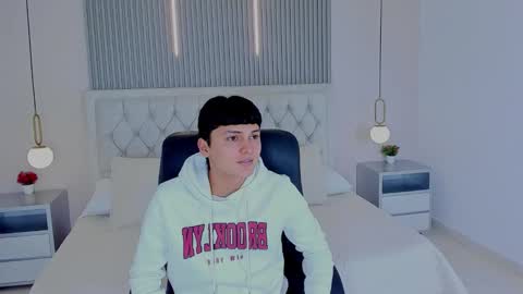 Snapshot of maxii18_ chatting on December 2, 2025, 7:09 pm -- -- online show from December 2, 2025, 7:09 pm