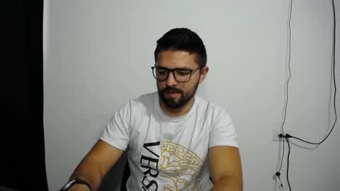 maximo_2000 online show from February 28, 2025, 9:55 pm