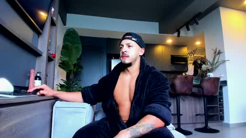 maximo_and_marcelo online show from April 4, 2026, 12:02 pm