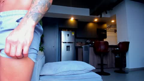 maximo_and_marcelo online show from April 10, 2026, 12:21 pm