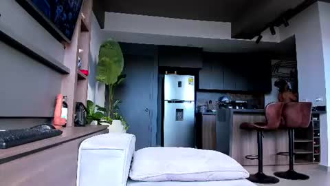 maximo_and_marcelo online show from July 16, 2026, 12:11 pm