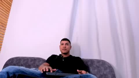 Snapshot of maximo_montana chatting on July 22, 2026, 9:39 pm Maximo Montana online show from July 22, 2026, 9:39 pm