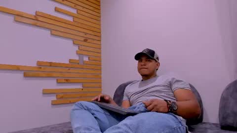 Snapshot of maximo_montana chatting on July 29, 2026, 1:04 am Maximo Montana online show from July 29, 2026, 1:04 am