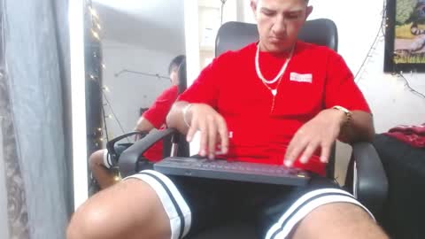 maximo_ston online show from April 16, 2026, 10:01 pm