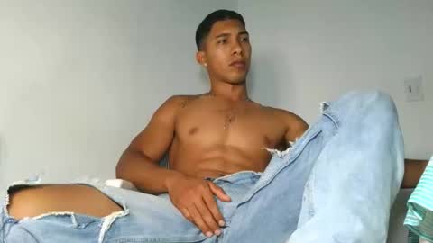 Maximo Aron Vega online show from November 27, 2025, 9:17 pm