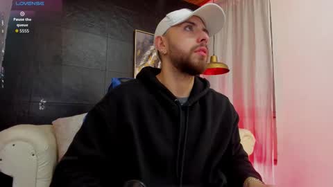 Snapshot of maximo_wolf1 chatting on November 2, 2025, 8:00 pm Maximo Wolf online show from November 2, 2025, 8:00 pm