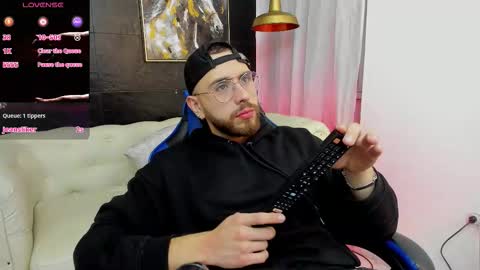 Snapshot of maximo_wolf1 chatting on November 13, 2025, 10:41 pm Maximo Wolf online show from November 13, 2025, 10:41 pm