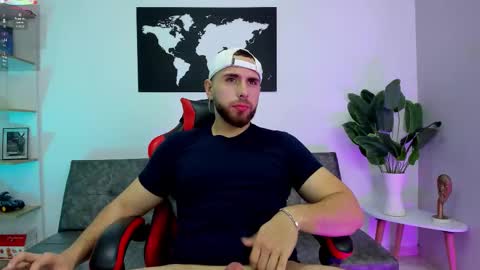 Snapshot of maximo_wolf1 chatting on November 25, 2025, 8:42 pm Maximo Wolf online show from November 25, 2025, 8:42 pm