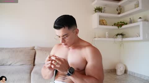 Snapshot of maximohoot chatting on April 18, 2026, 2:21 pm Sebastian online show from April 18, 2026, 2:21 pm