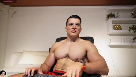 Snapshot of maximohoot chatting on April 21, 2026, 1:42 am Sebastian online show from April 21, 2026, 1:42 am