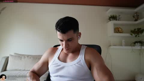 Snapshot of maximohoot chatting on April 22, 2026, 3:46 pm Sebastian online show from April 22, 2026, 3:46 pm